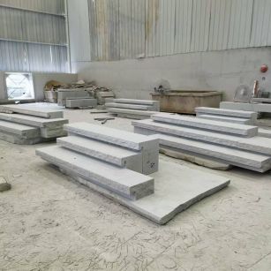 沧州 整石台阶（大面火烧+侧面自然面），出货前厂内拼装