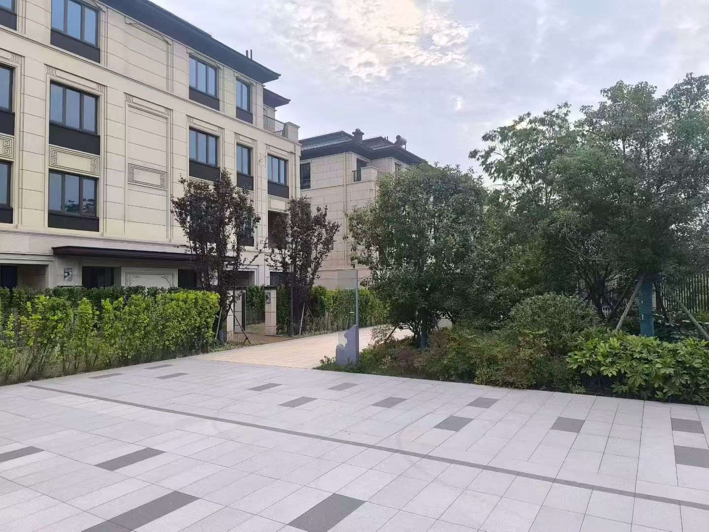 沧州 芝麻白与芝麻白搭配铺装，尺寸1200*600