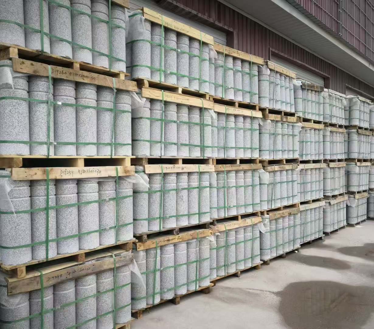 沧州 芝麻白挡车柱、阻车桩、隔离柱