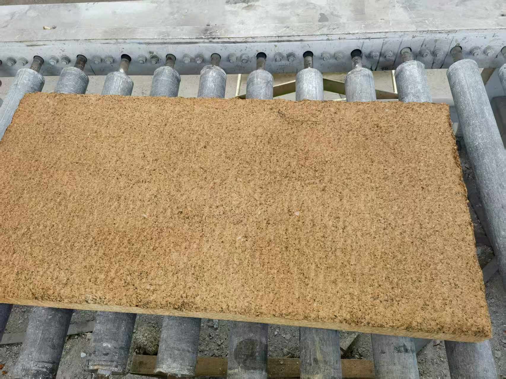 沧州 菠萝面老石板，做旧仿古石，流水线生产加工