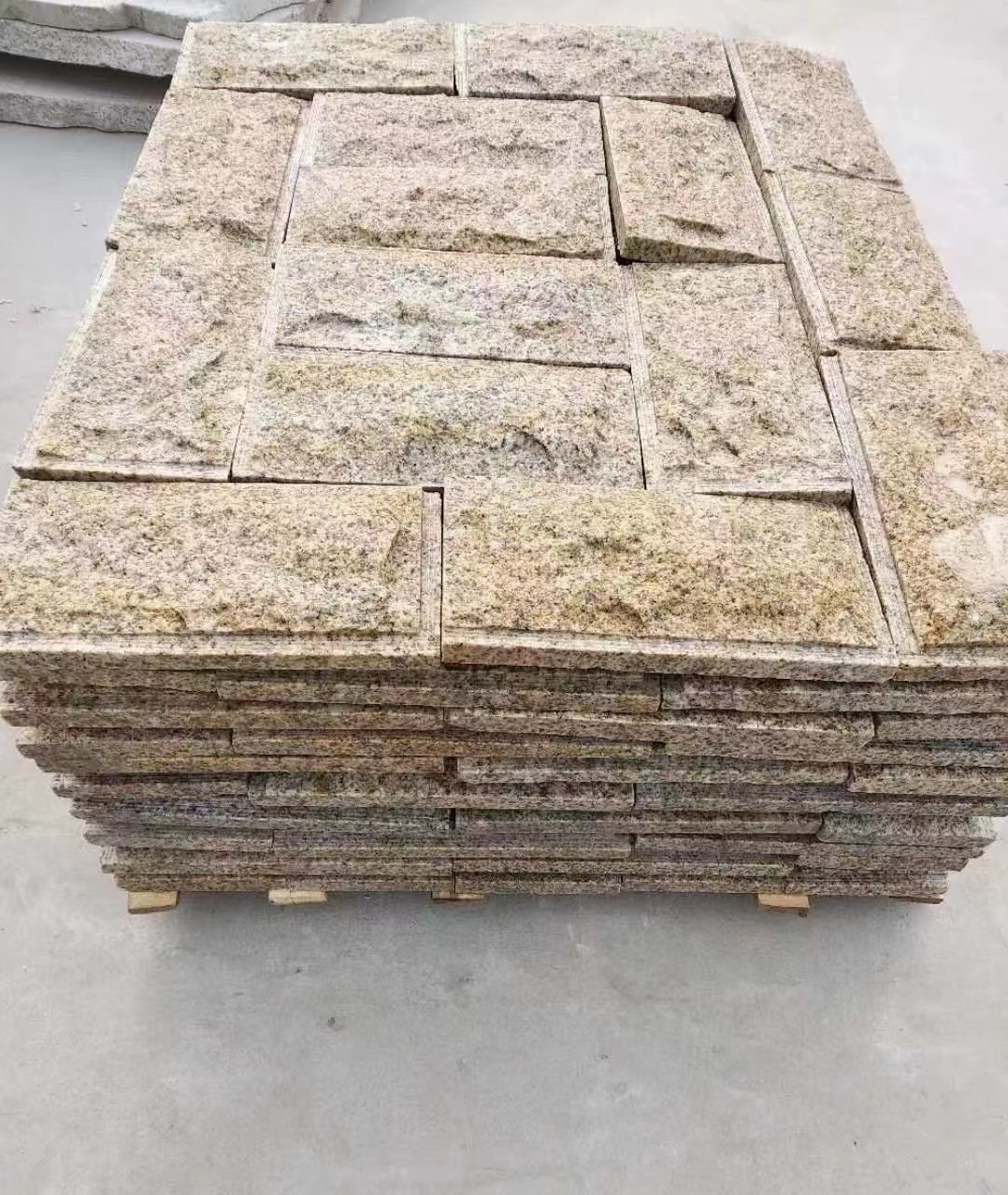 沧州黄锈石蘑菇石